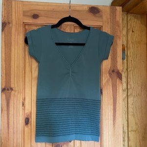 Merona V neck "Seamless" Top